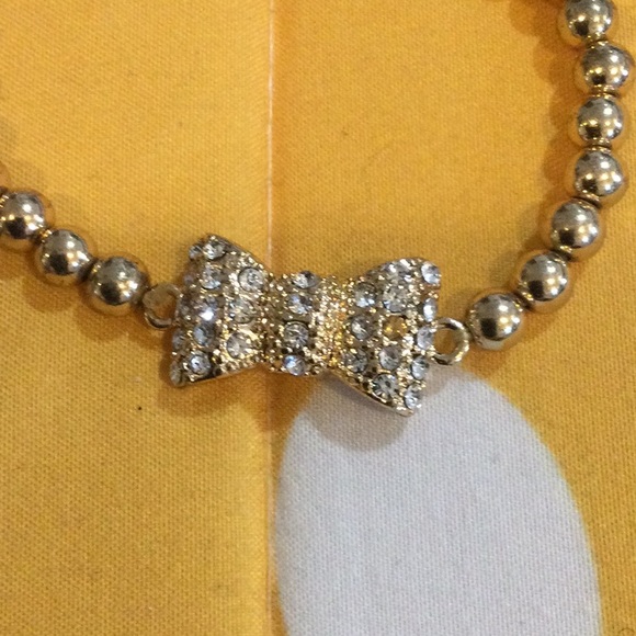 Stretch gold beaded bow bracelet - Picture 3 of 3